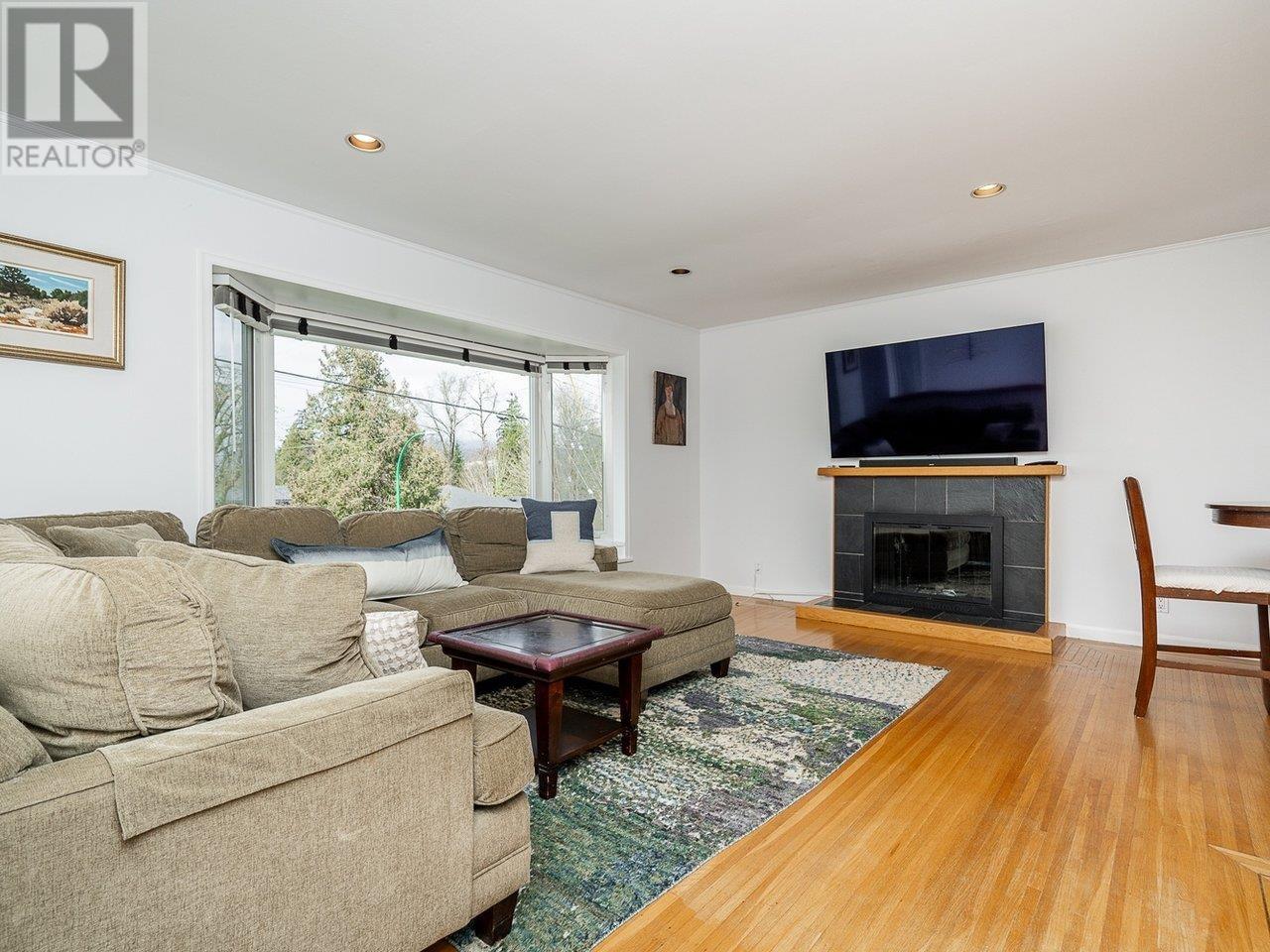 8278 18th Avenue, Burnaby, British Columbia  V3N 1K3 - Photo 3 - R2986829