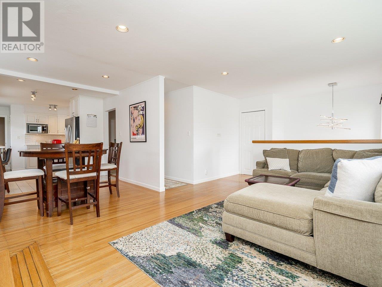 8278 18th Avenue, Burnaby, British Columbia  V3N 1K3 - Photo 4 - R2986829