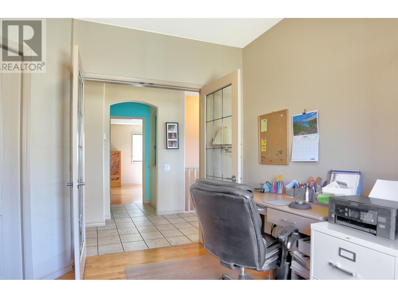 Property at 5038 South Ridge Drive image 4