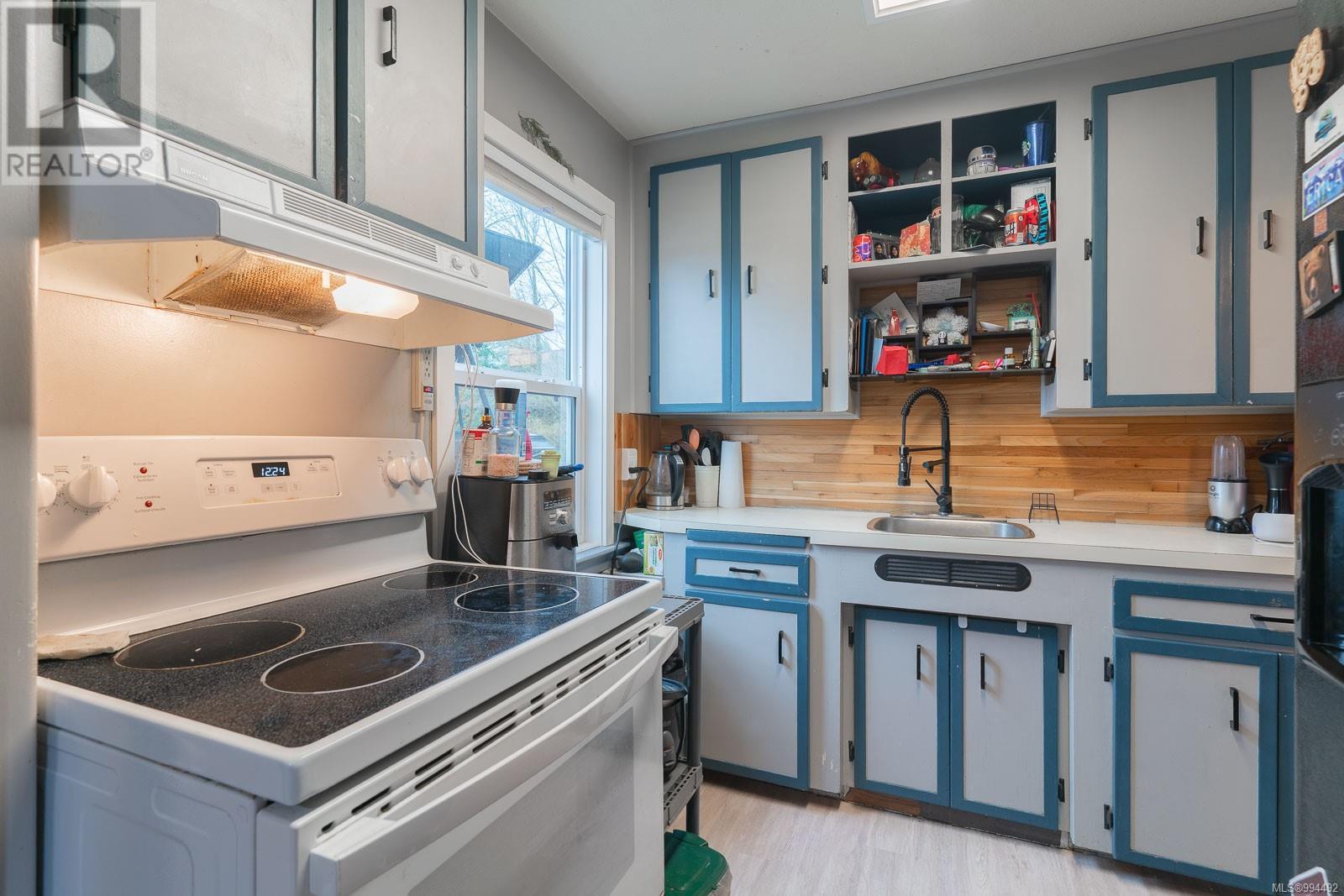Property at 2473 Hilton Ave image 2