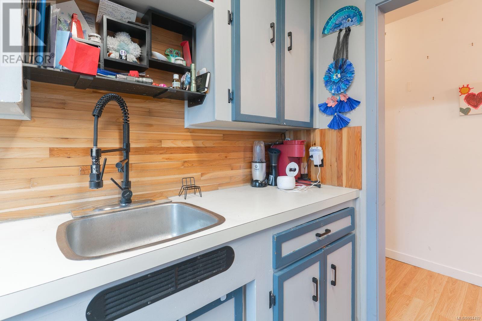 Property at 2473 Hilton Ave image 4