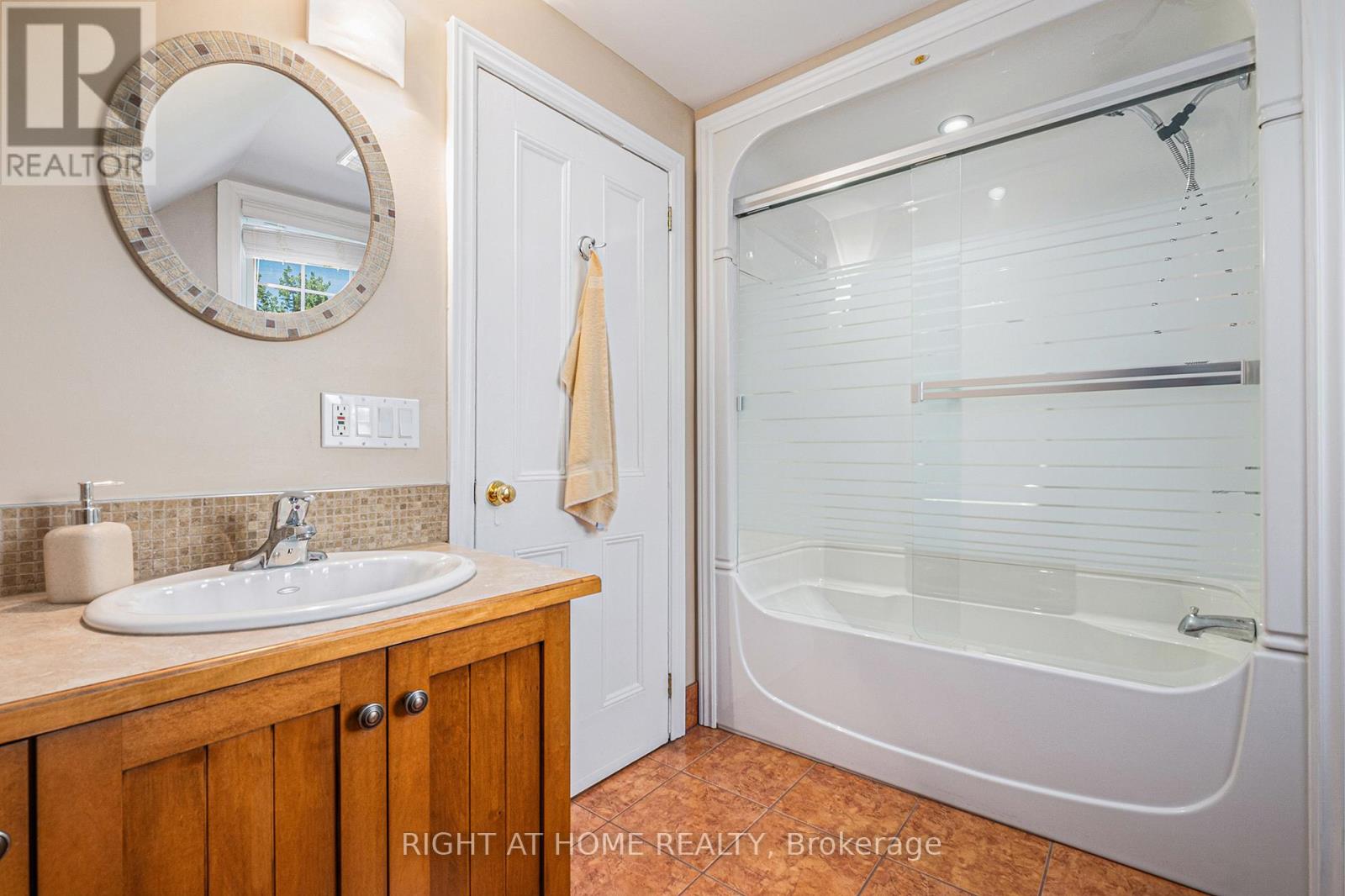 3031 Rue Principale Street S, Alfred And Plantagenet, Ontario  K0A 3K0 - Photo 27 - X12067351