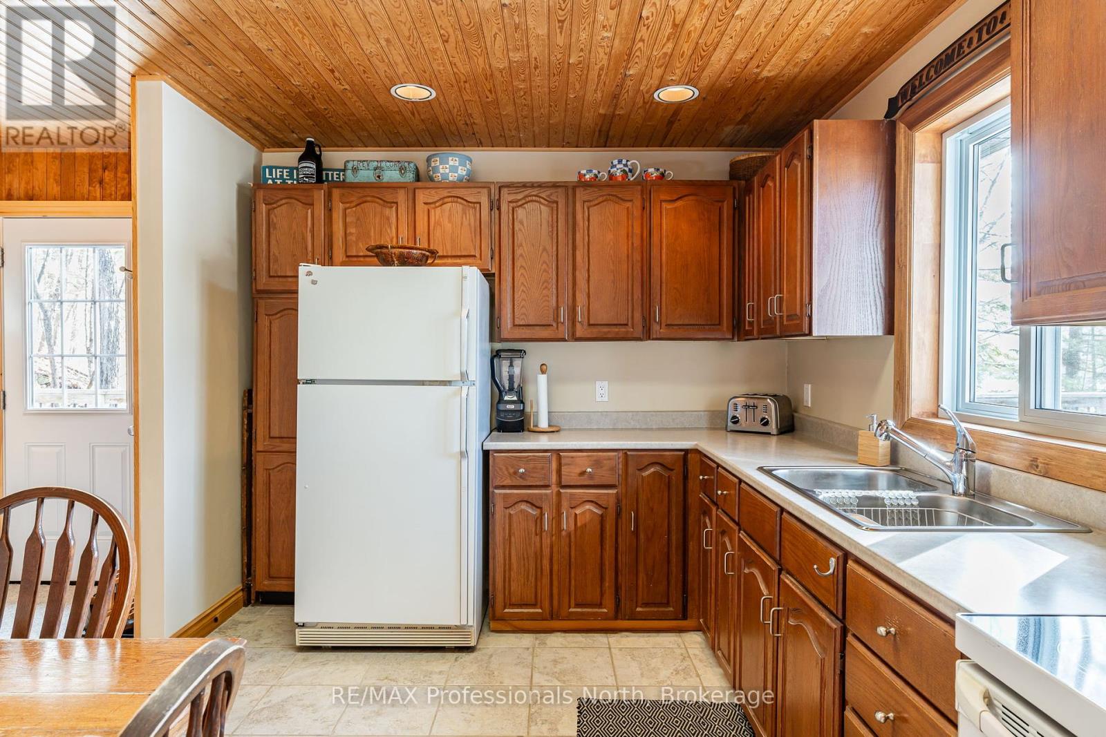 1196 Portage Road, Dysart Et Al, Ontario  K0M 1S0 - Photo 15 - X12067236