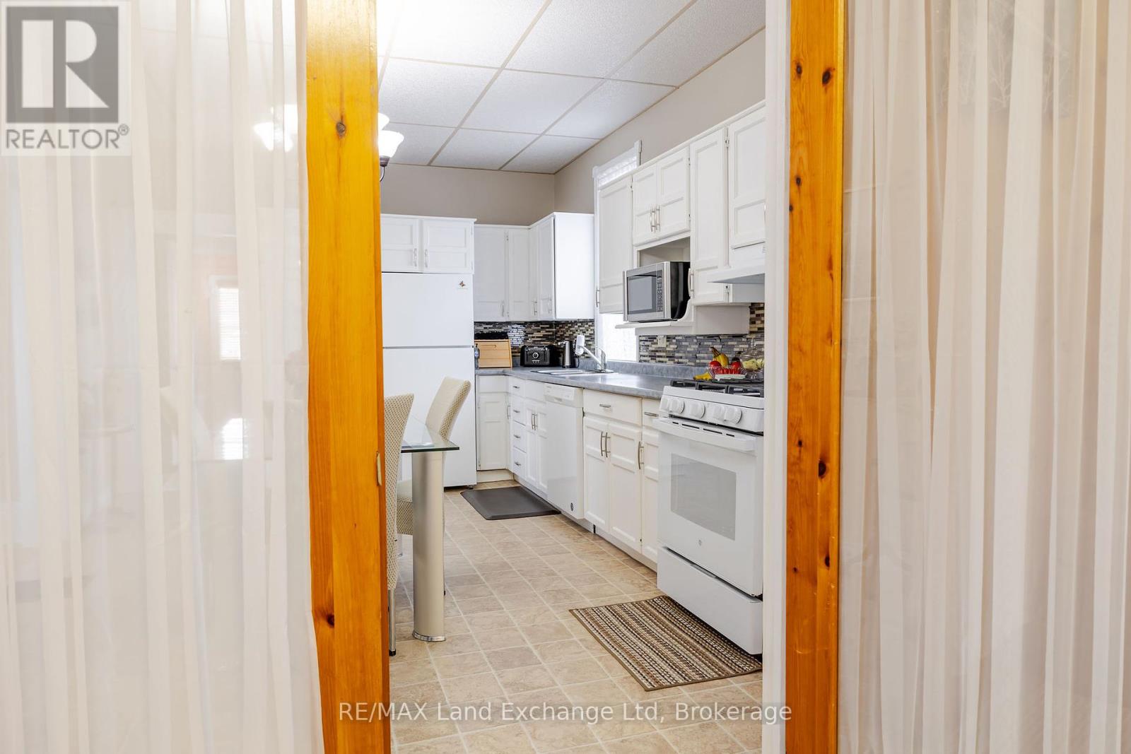 90 Alfred Street E, North Huron, Ontario  N0G 2W0 - Photo 11 - X12067345