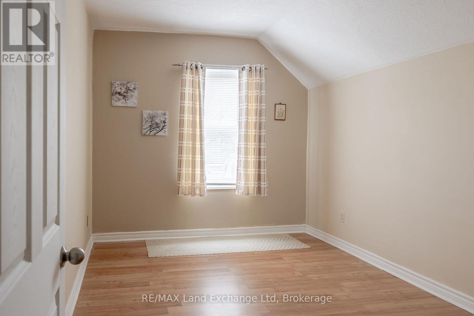 90 Alfred Street E, North Huron, Ontario  N0G 2W0 - Photo 32 - X12067345