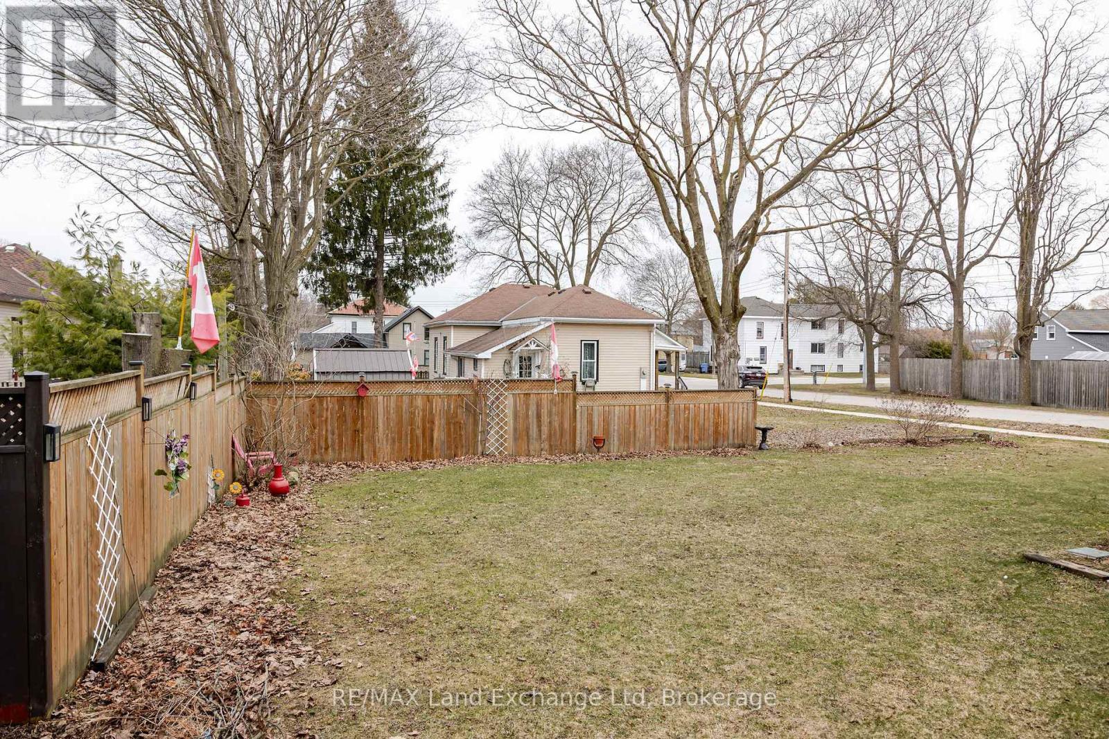 90 Alfred Street E, North Huron, Ontario  N0G 2W0 - Photo 39 - X12067345
