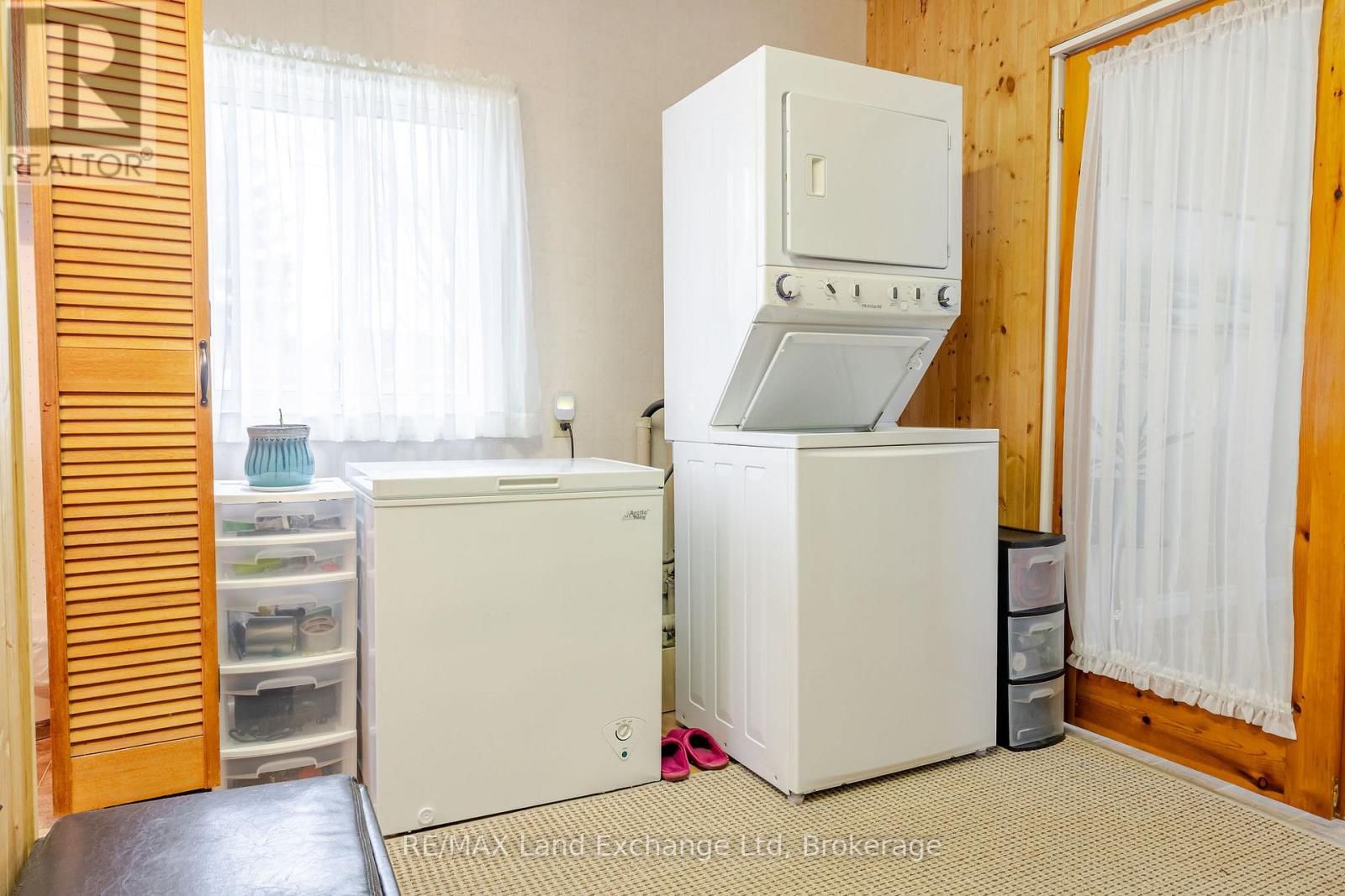90 Alfred Street E, North Huron, Ontario  N0G 2W0 - Photo 6 - X12067345
