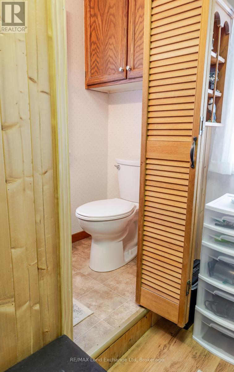 90 Alfred Street E, North Huron, Ontario  N0G 2W0 - Photo 9 - X12067345
