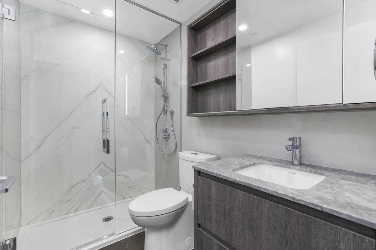 311 15165 Thrift Avenue, Surrey, British Columbia  V4B 0C1 - Photo 10 - R2986305