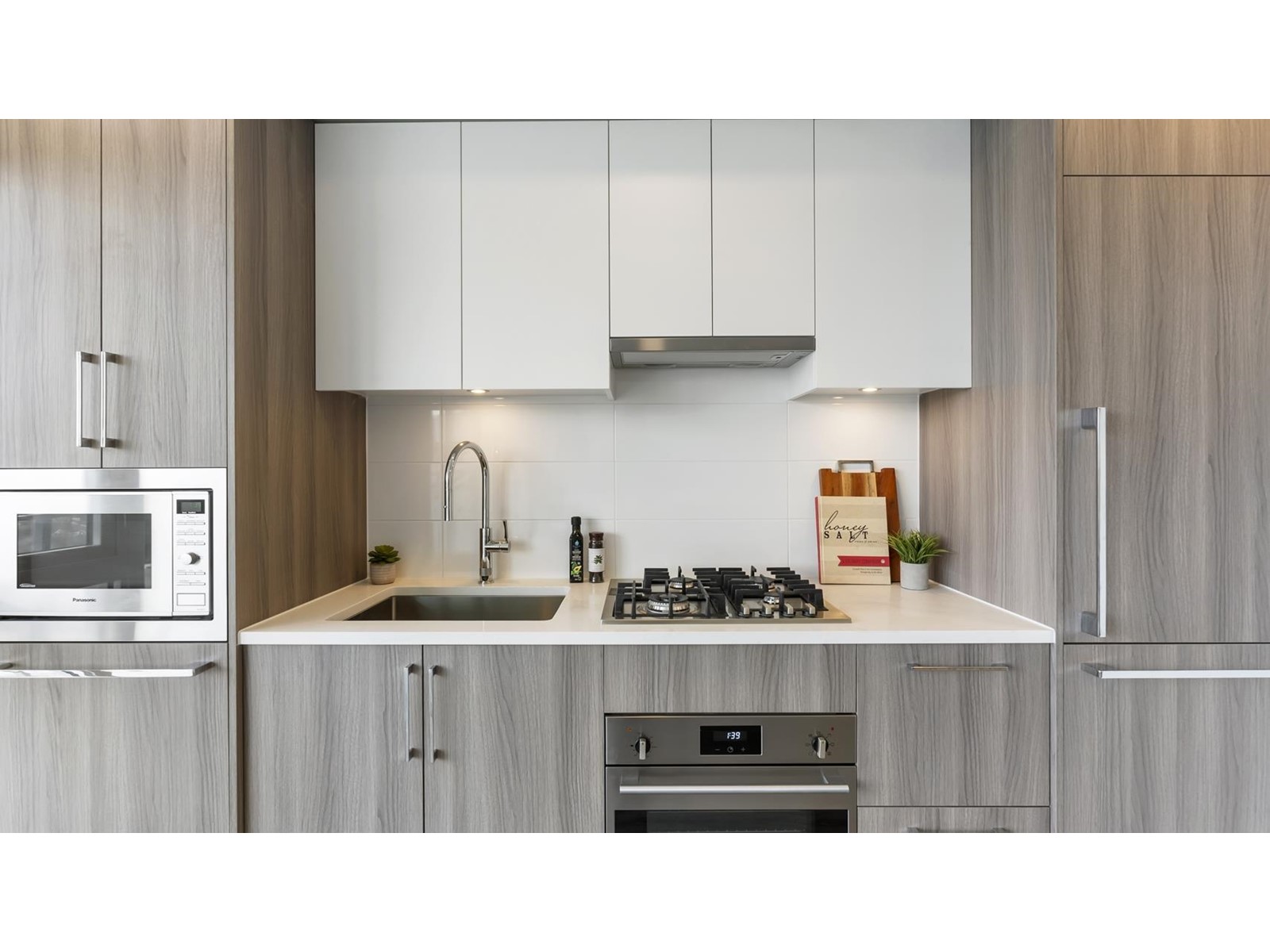 1406 9675 King George Boulevard, Surrey, British Columbia  V3T 2V3 - Photo 11 - R2986318