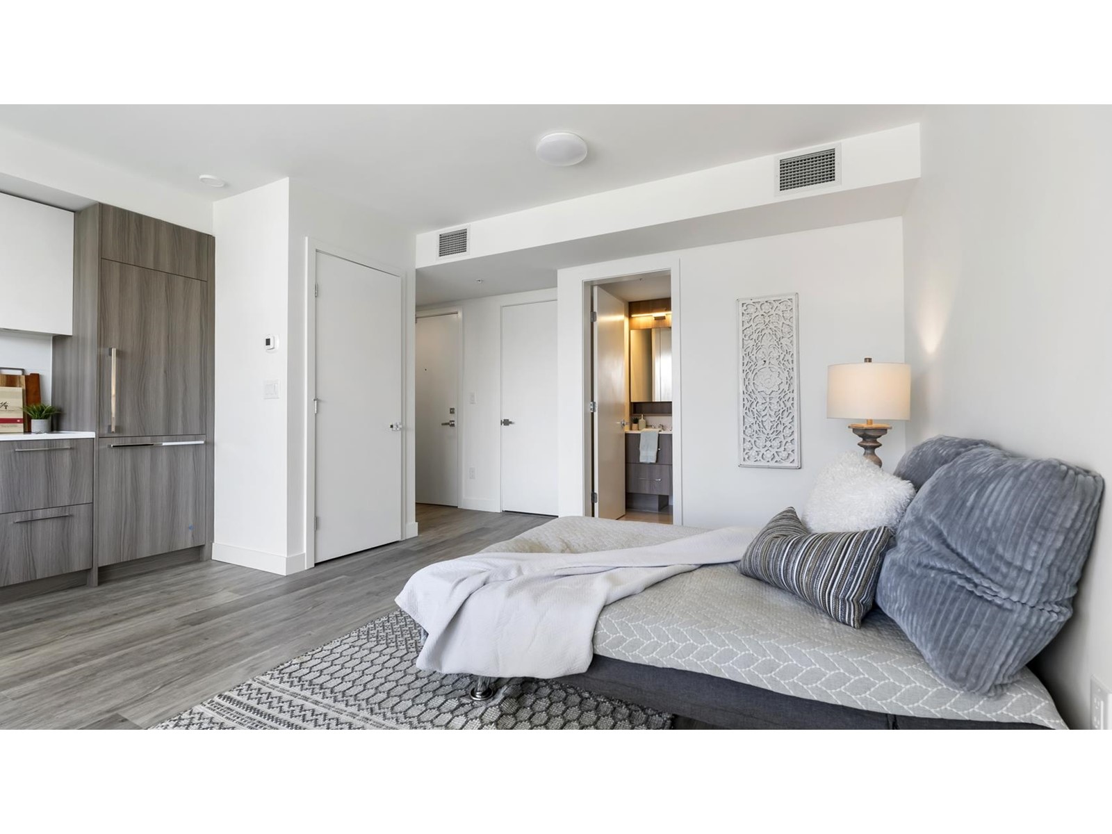 1406 9675 King George Boulevard, Surrey, British Columbia  V3T 2V3 - Photo 12 - R2986318