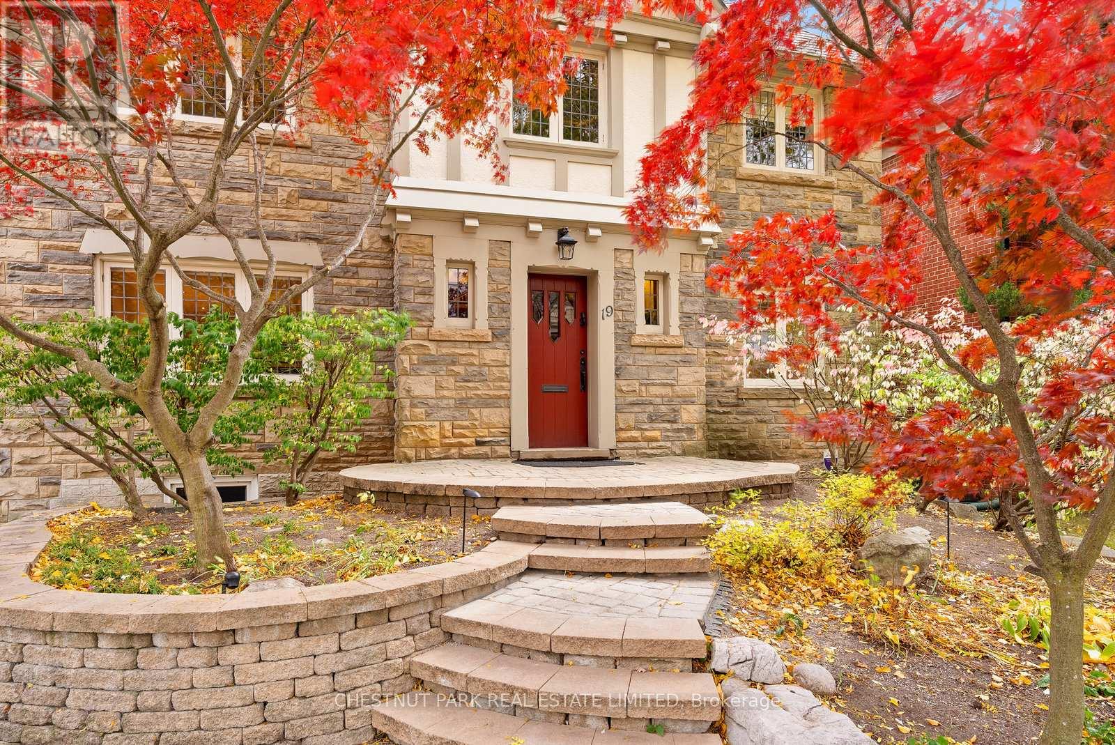 Property at 19 HILLHURST BOULEVARD image 2