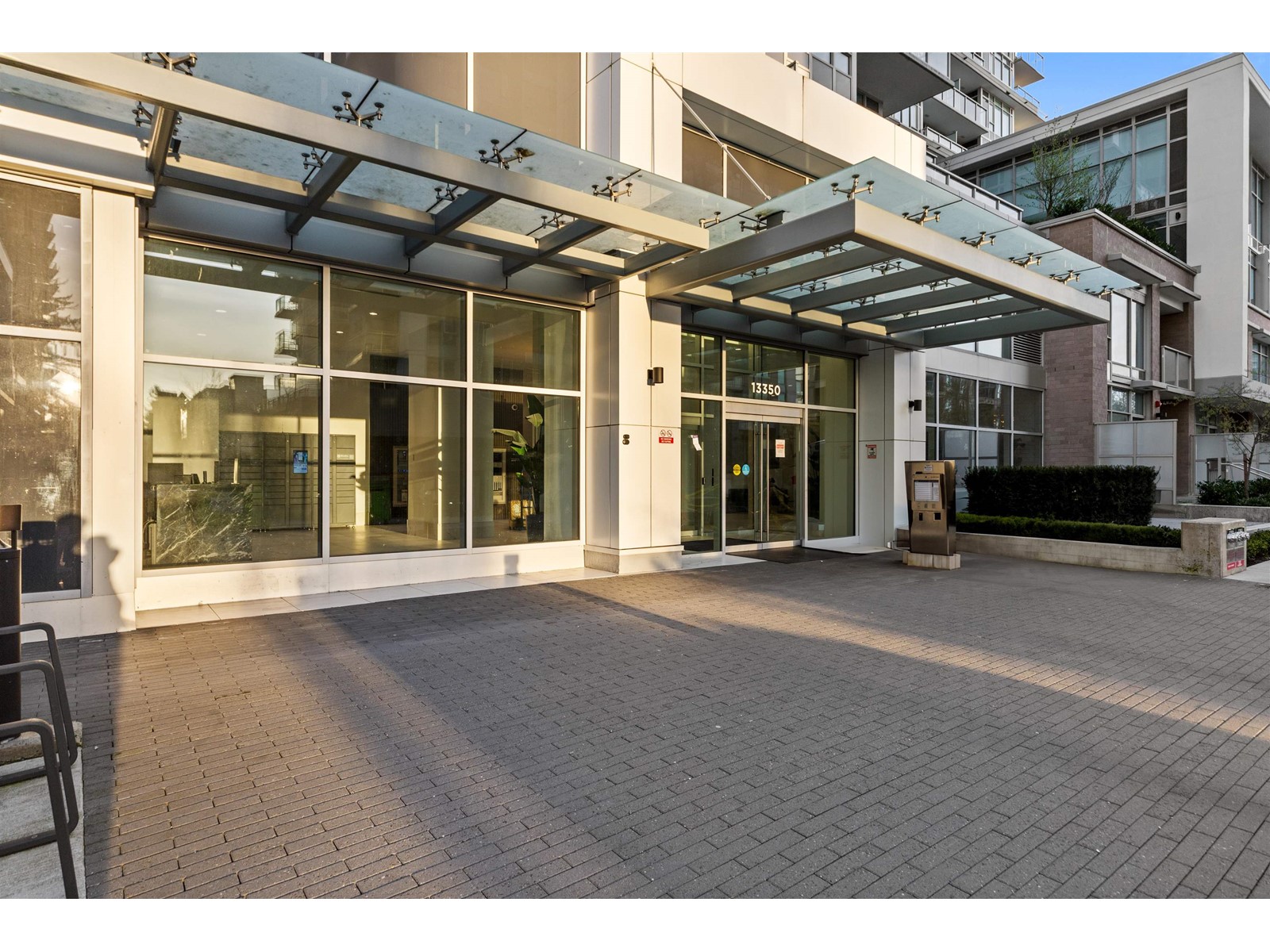 1016 13350 Central Avenue, Surrey, British Columbia  V3T 0S1 - Photo 3 - R2986791