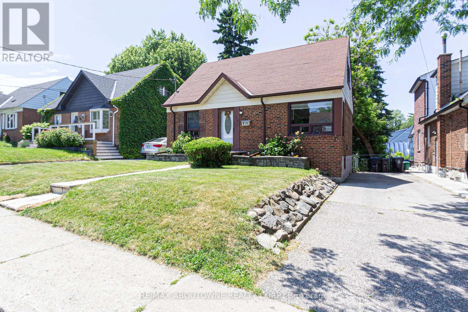 Property at 30 WOLCOTT AVENUE image 2