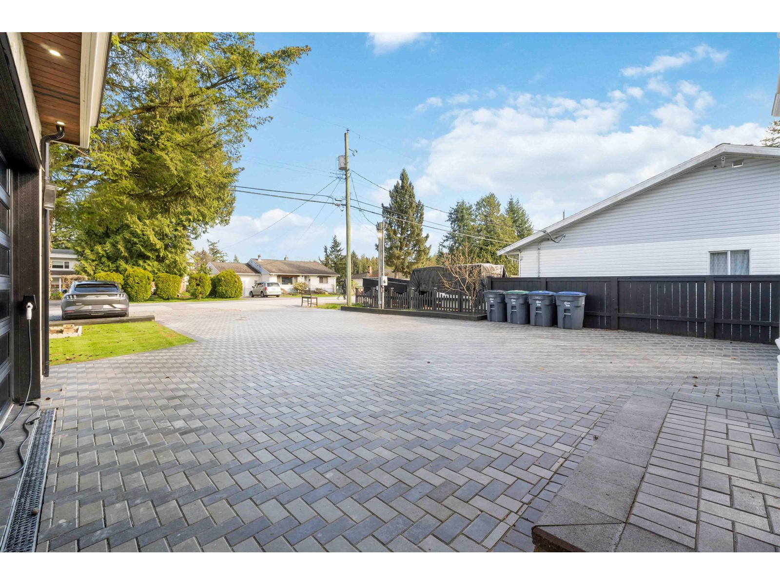 Property at 10861 142A STREET image 2