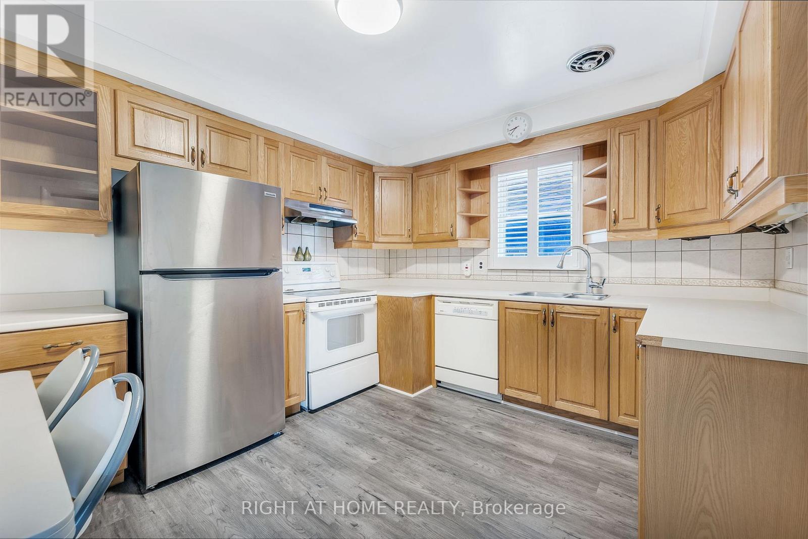 Property at 41 BECKETT AVENUE image 2