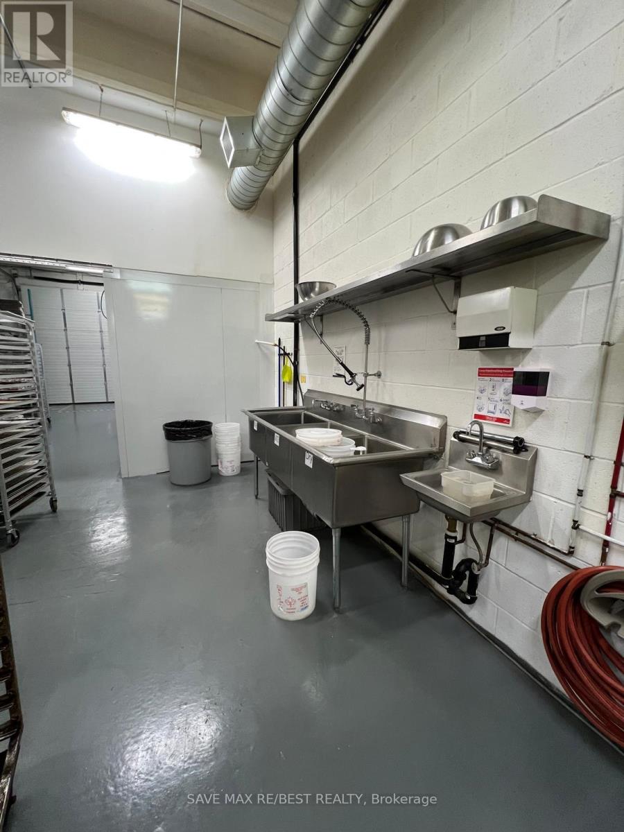 13 - 30 Baywood Road, Toronto (West Humber-Clairville), Ontario  M9V 3Y8 - Photo 8 - W12035361