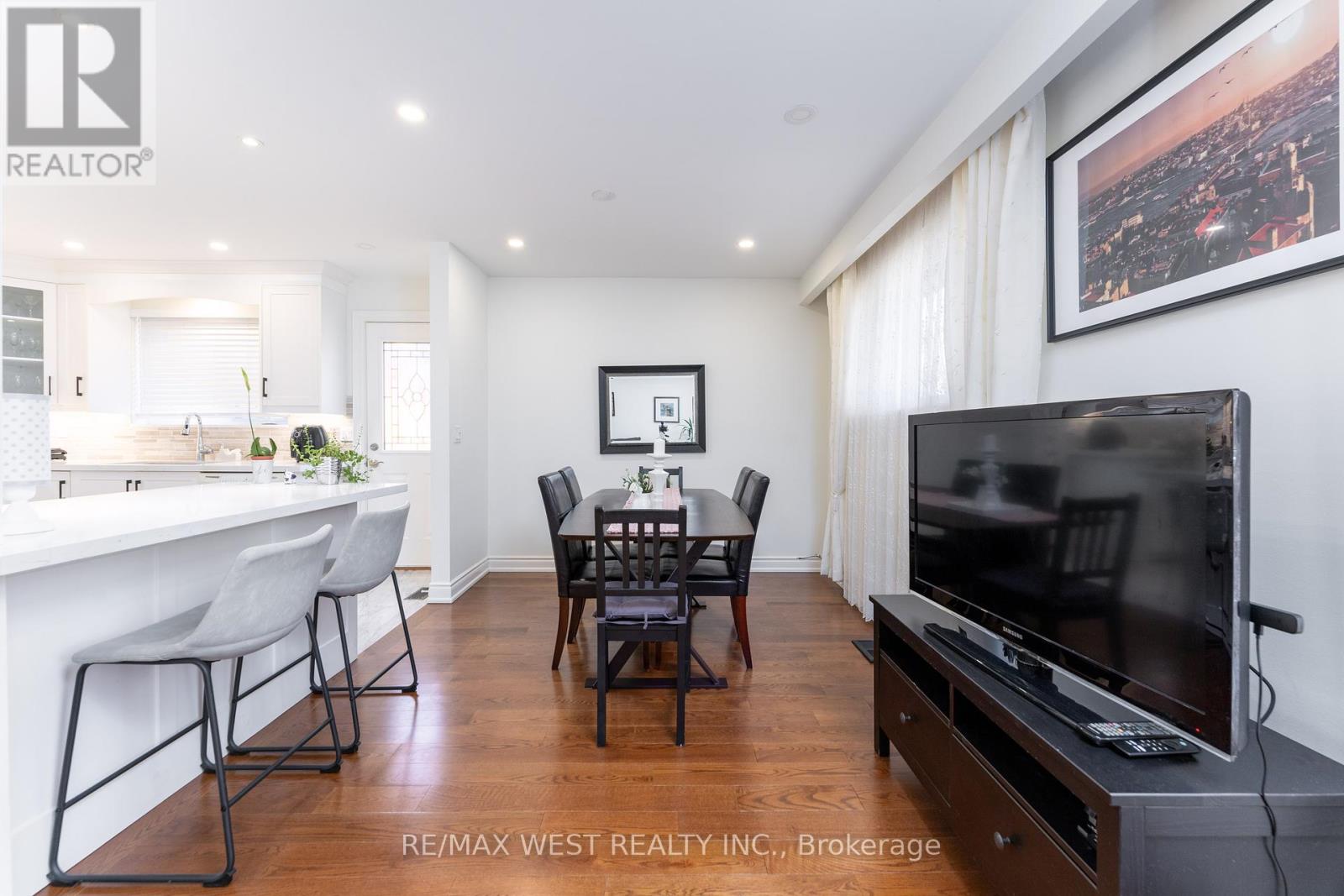 11 Farley Crescent, Toronto (Willowridge-Martingrove-Richview), Ontario  M9R 2A5 - Photo 11 - W12067323