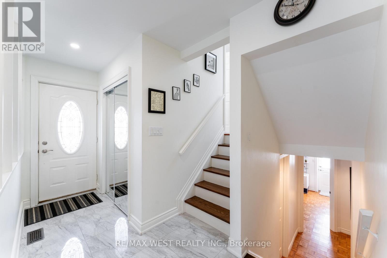 11 Farley Crescent, Toronto (Willowridge-Martingrove-Richview), Ontario  M9R 2A5 - Photo 15 - W12067323