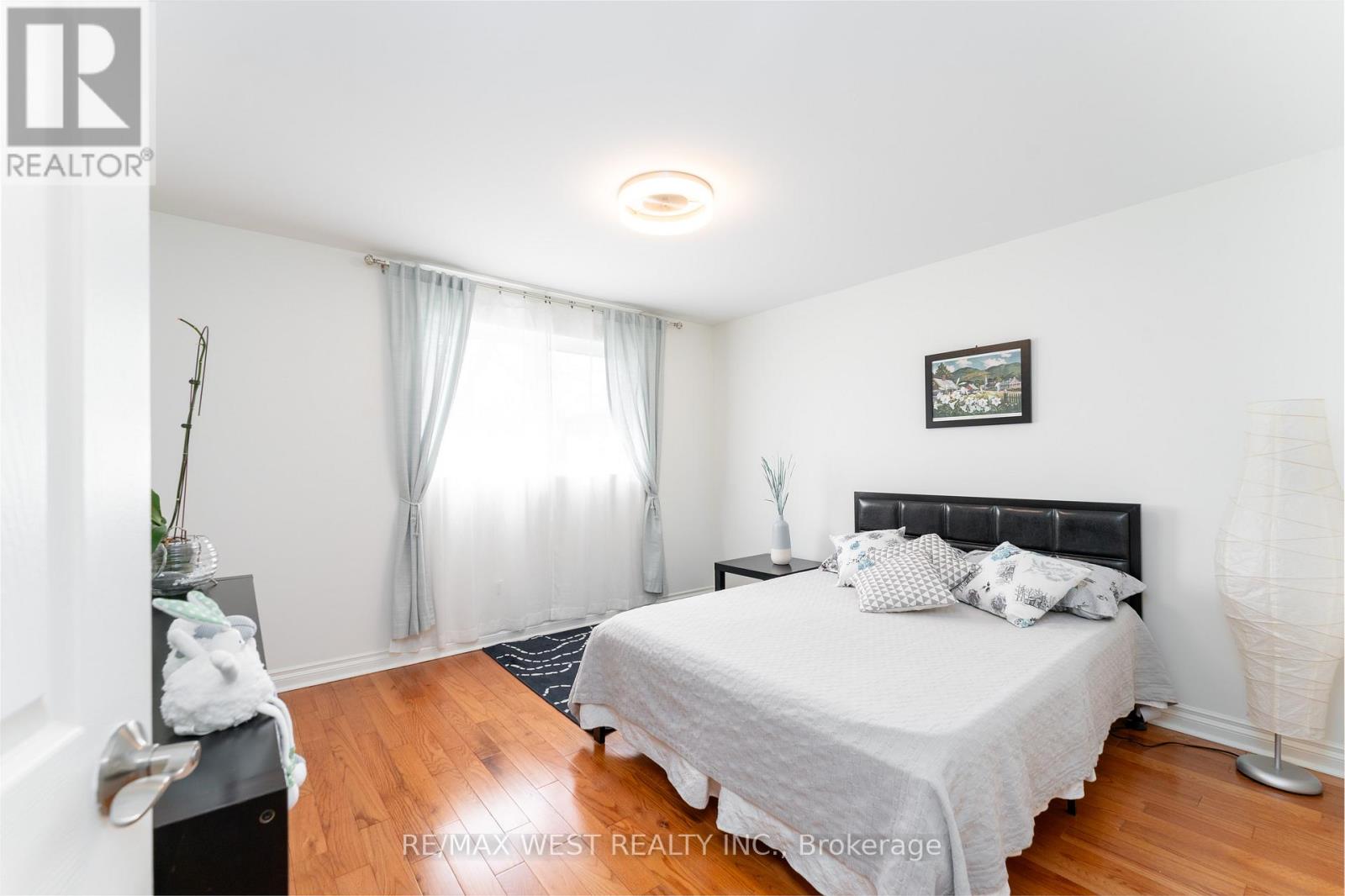 11 Farley Crescent, Toronto (Willowridge-Martingrove-Richview), Ontario  M9R 2A5 - Photo 21 - W12067323