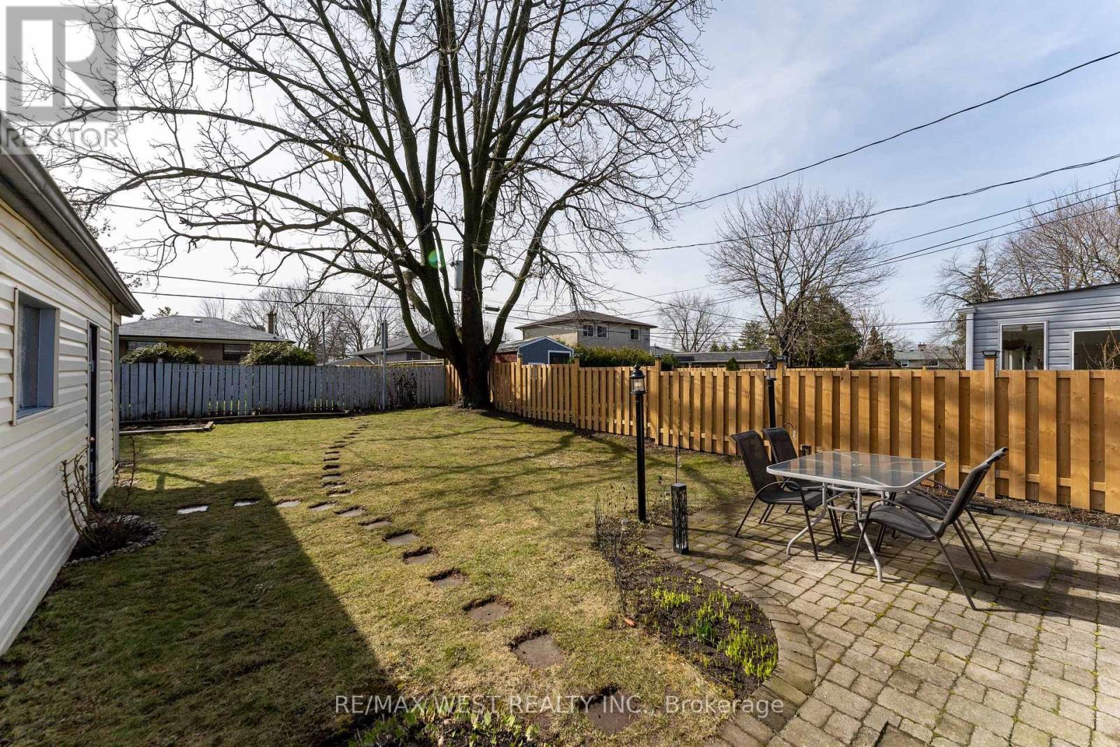 11 Farley Crescent, Toronto (Willowridge-Martingrove-Richview), Ontario  M9R 2A5 - Photo 32 - W12067323