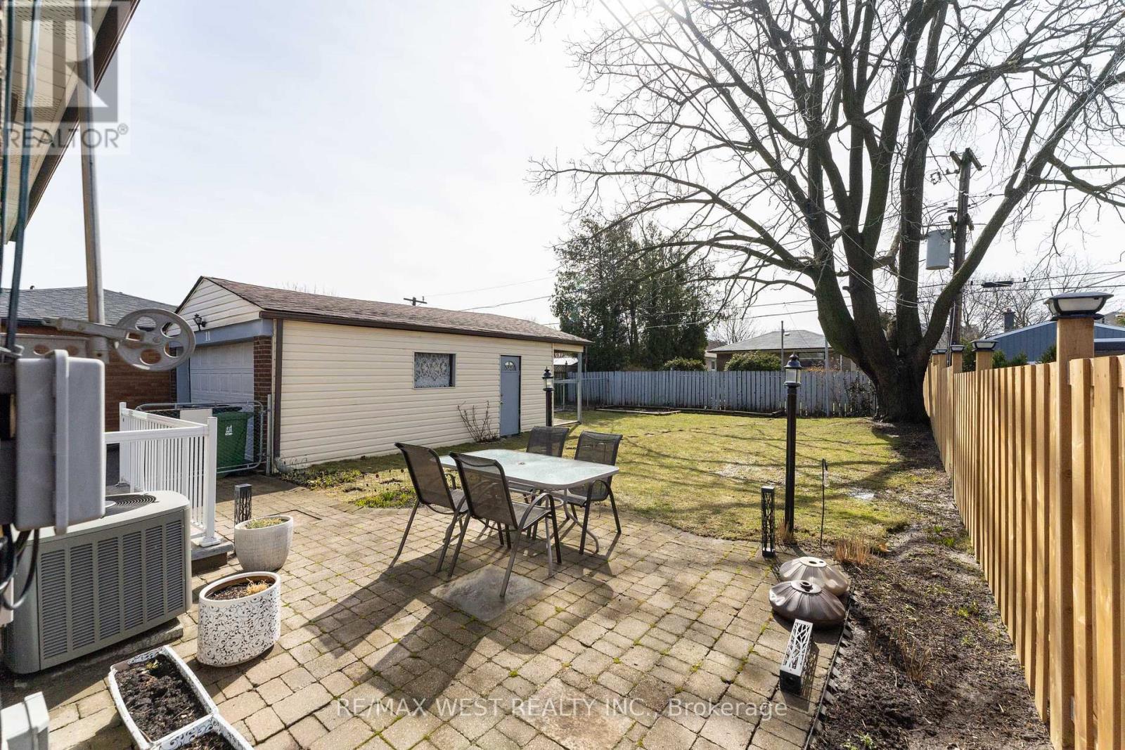 11 Farley Crescent, Toronto (Willowridge-Martingrove-Richview), Ontario  M9R 2A5 - Photo 34 - W12067323