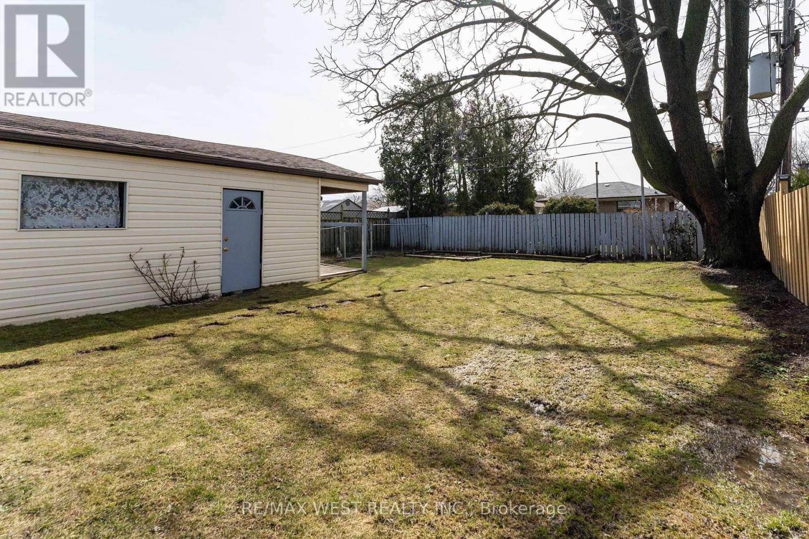 11 Farley Crescent, Toronto (Willowridge-Martingrove-Richview), Ontario  M9R 2A5 - Photo 36 - W12067323