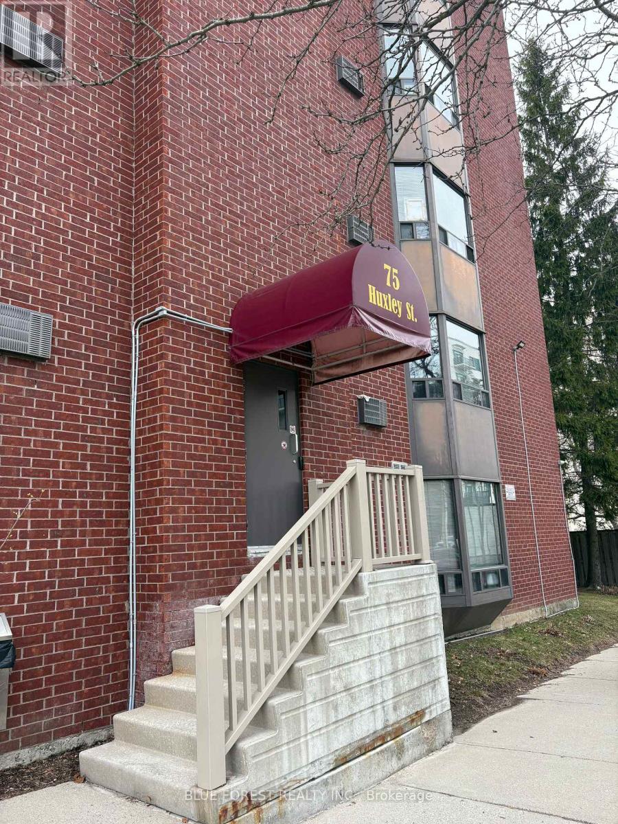 Property at 101 - 75 HUXLEY STREET image 3