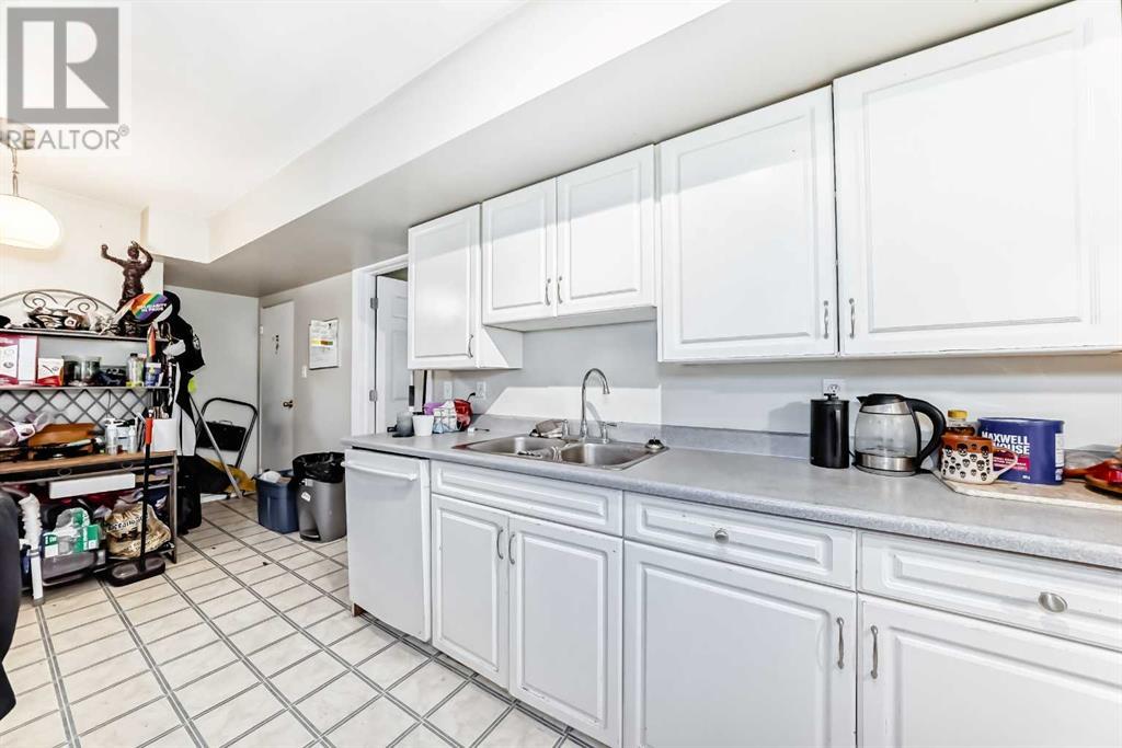 Property at 521 Regal Park NE image 4