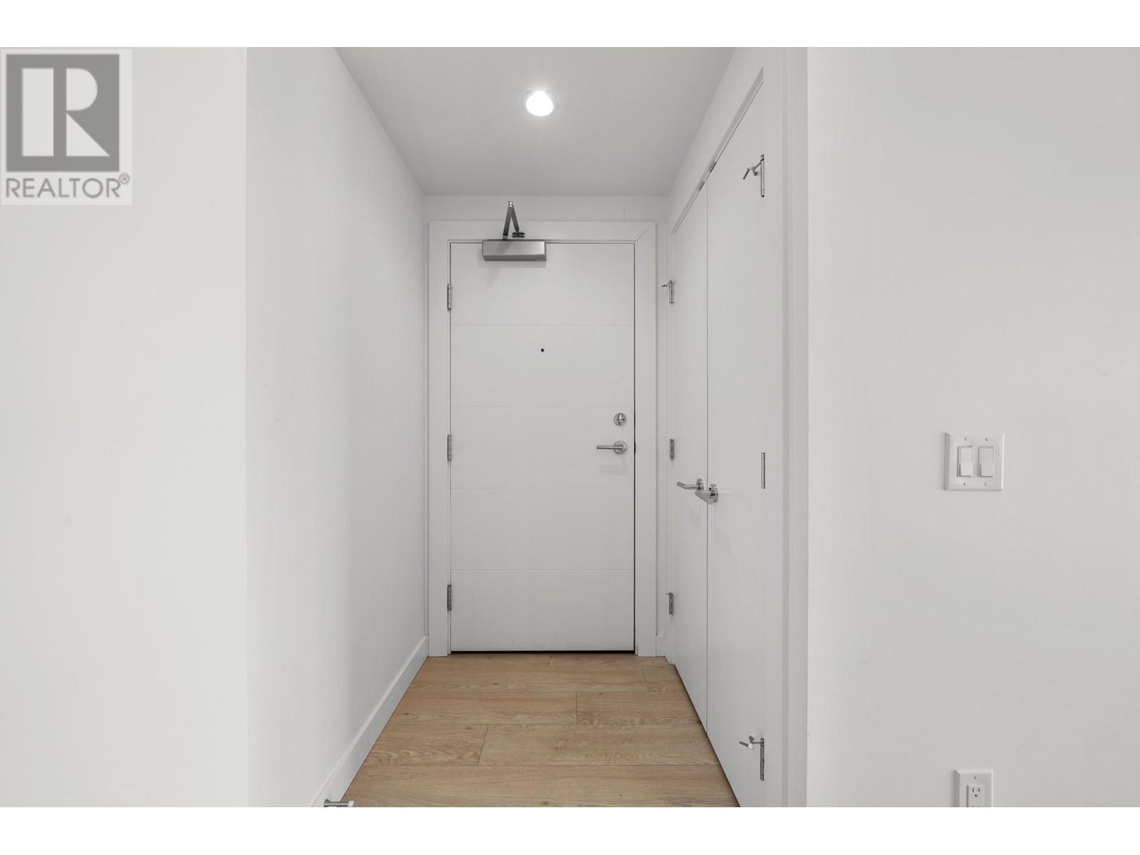 2203 652 Whiting Way, Coquitlam, British Columbia  V3J 0K3 - Photo 2 - R2986970
