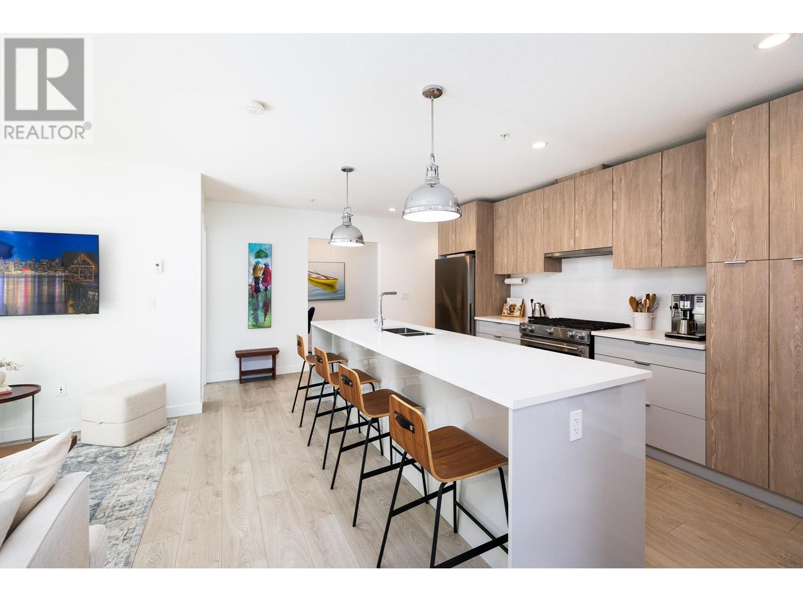 217 108 E 8th Street, North Vancouver, British Columbia  V7L 0H1 - Photo 2 - R2987032
