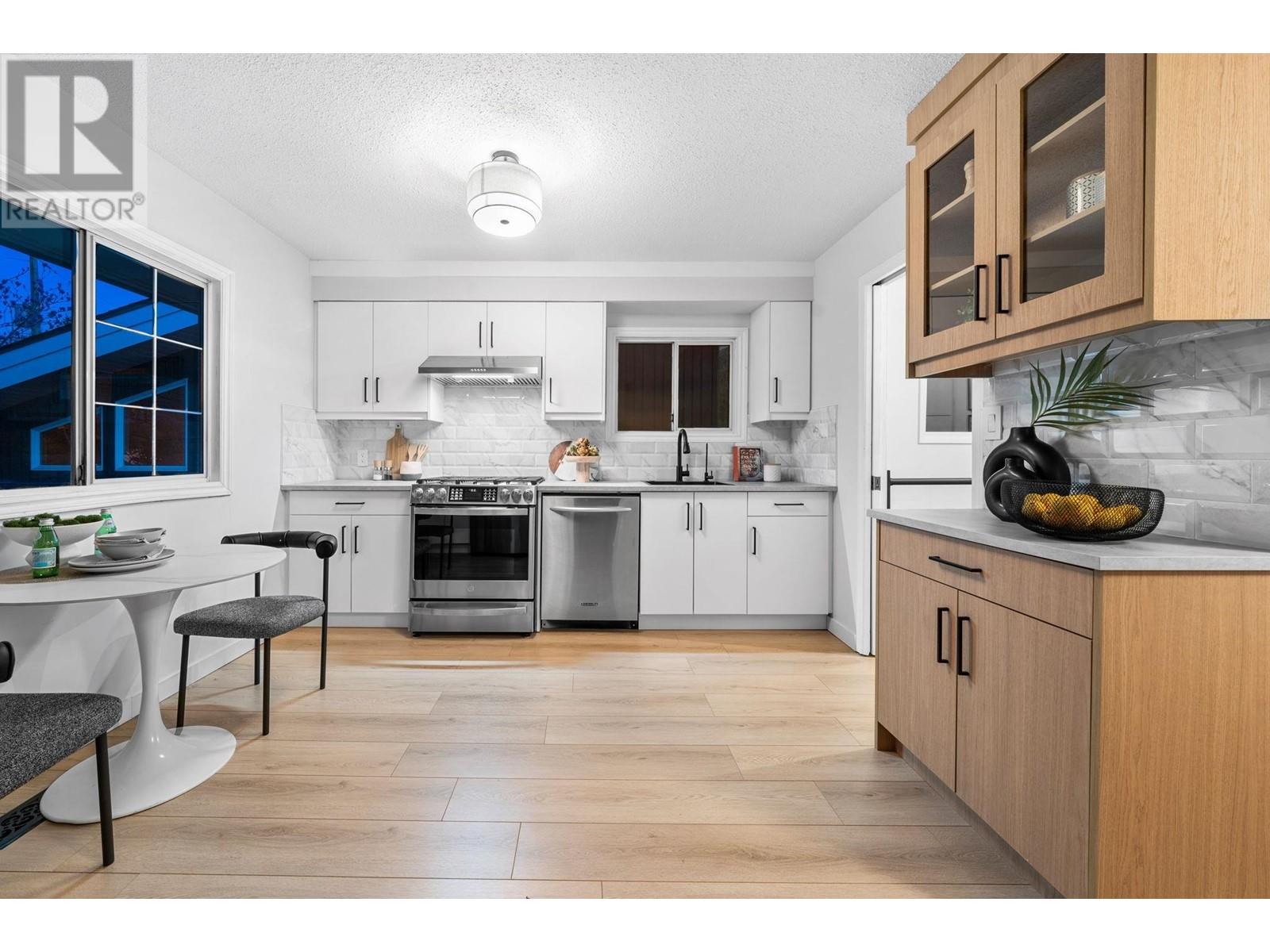 2397 Philip Avenue, North Vancouver, British Columbia  V7P 2W7 - Photo 3 - R2987022