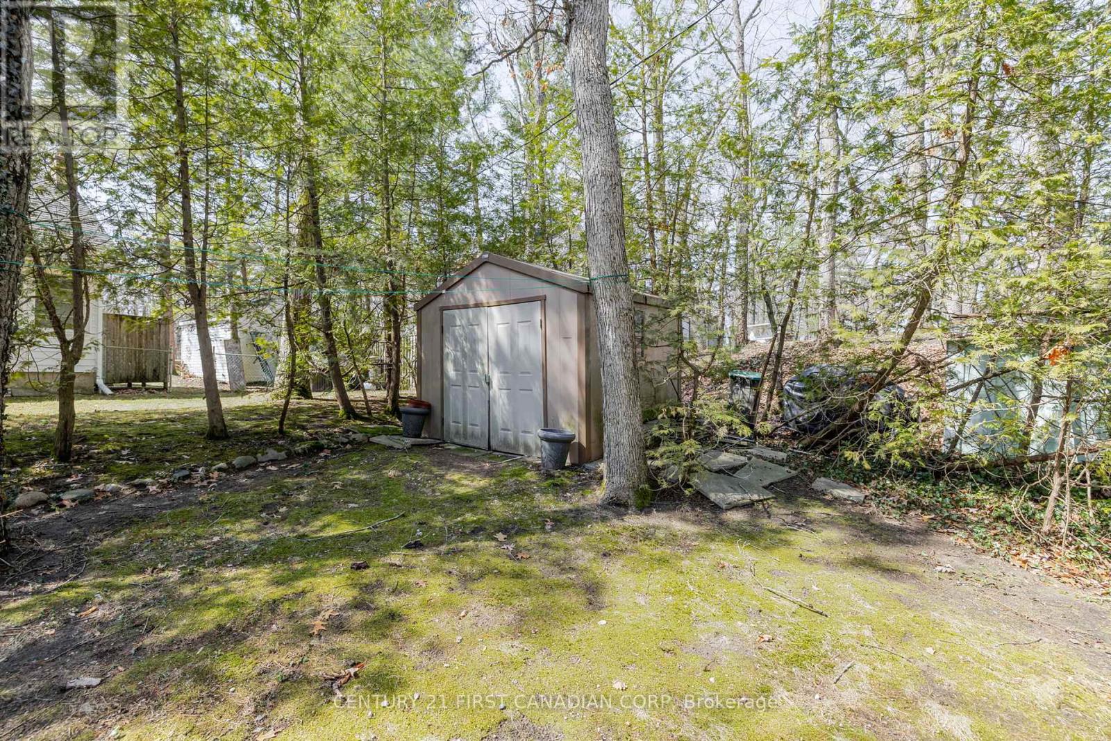 47 Heaman Crescent, Lambton Shores, Ontario  N0M 1T0 - Photo 20 - X12065423
