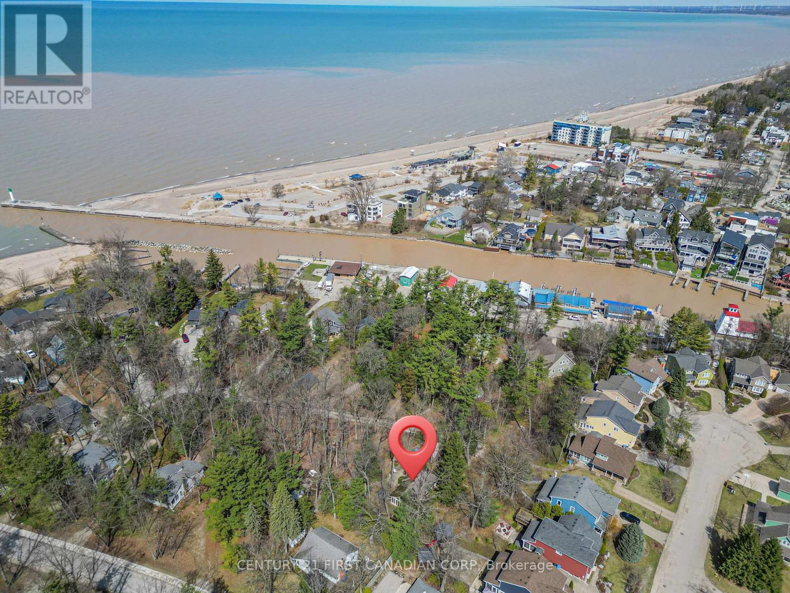 47 Heaman Crescent, Lambton Shores, Ontario  N0M 1T0 - Photo 30 - X12065423