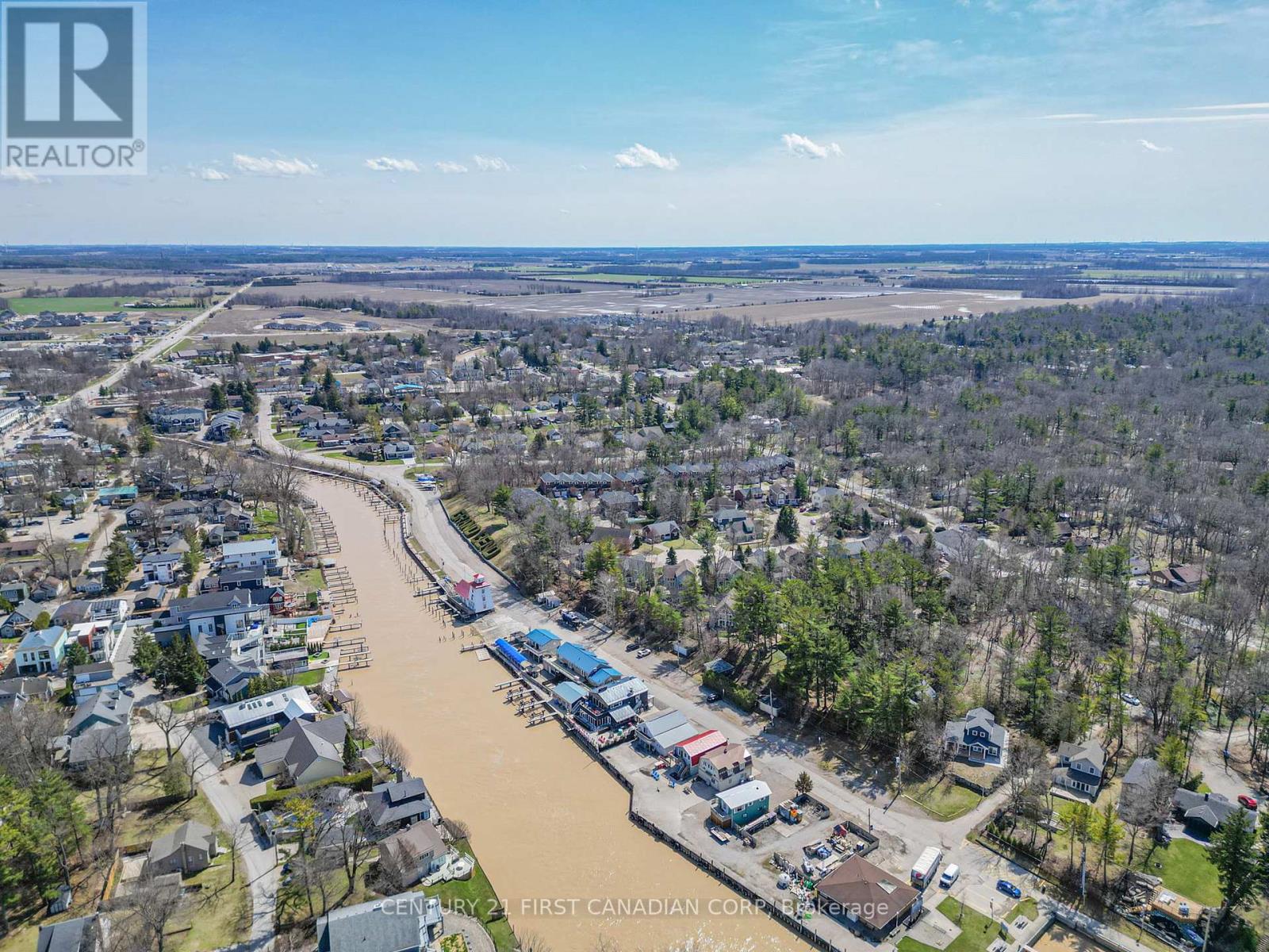 47 Heaman Crescent, Lambton Shores, Ontario  N0M 1T0 - Photo 41 - X12065423