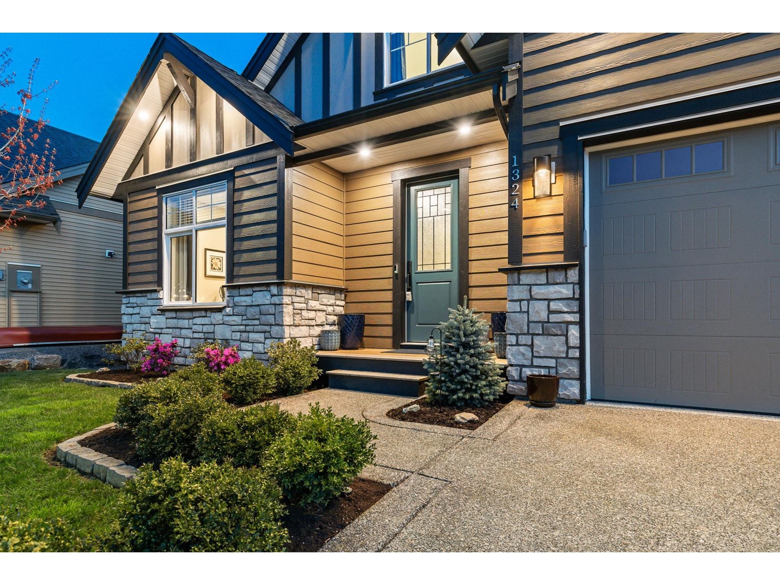 Property at 1324 STROMDAHL PLACE image 2