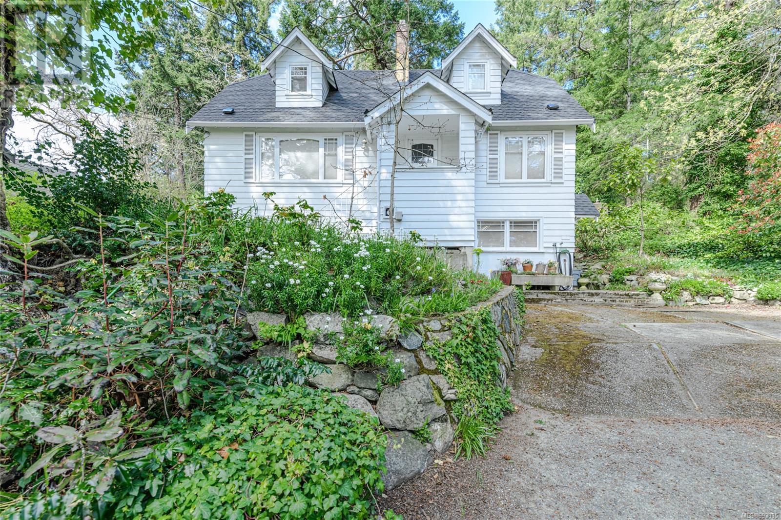 Property at 1254 Burnside Rd W image 2