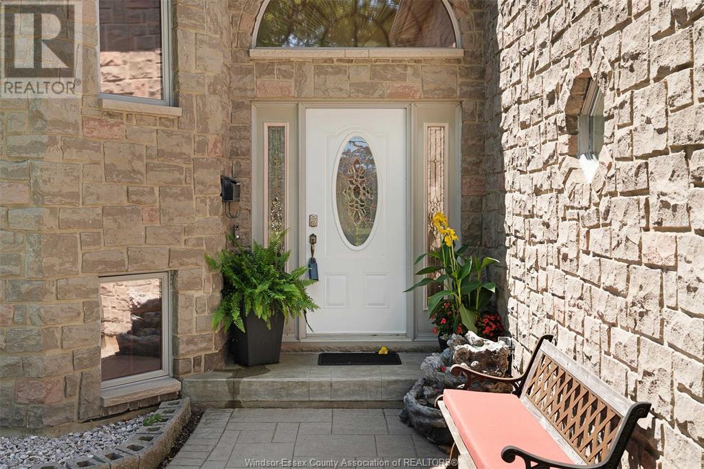 Property at 3157 ROBINET LANE image 2