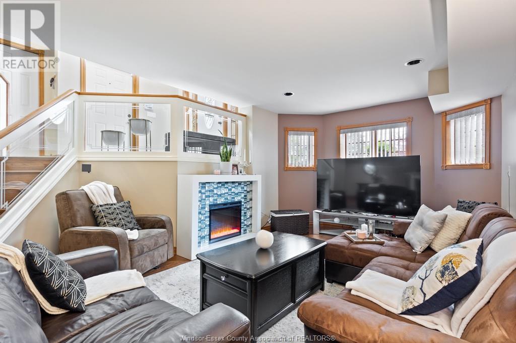 Property at 3157 ROBINET LANE image 3