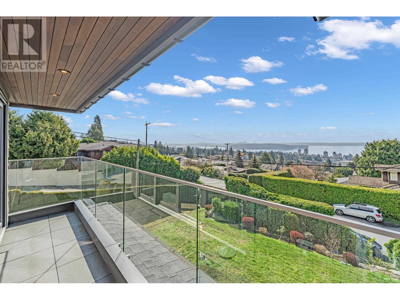 Property at 2205 PALMERSTON AVENUE image 2