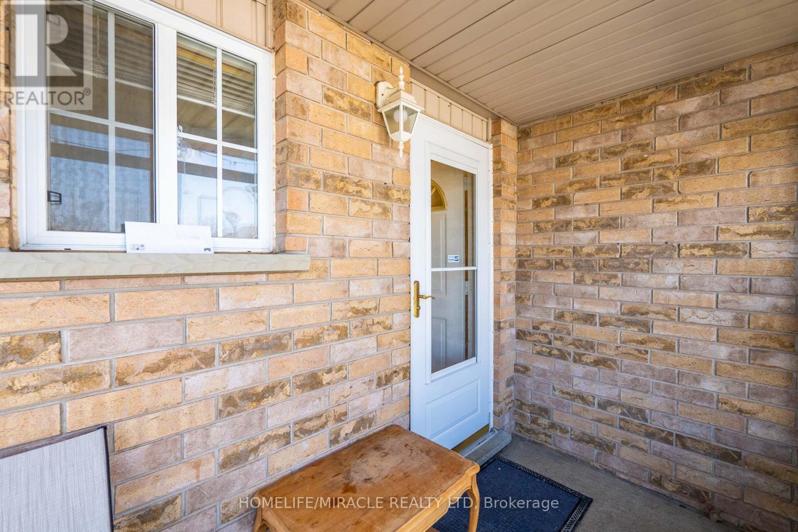 59 Deerpath Drive, Guelph (Willow West/sugarbush/west Acres), Ontario  N1K 1V1 - Photo 5 - X12067413