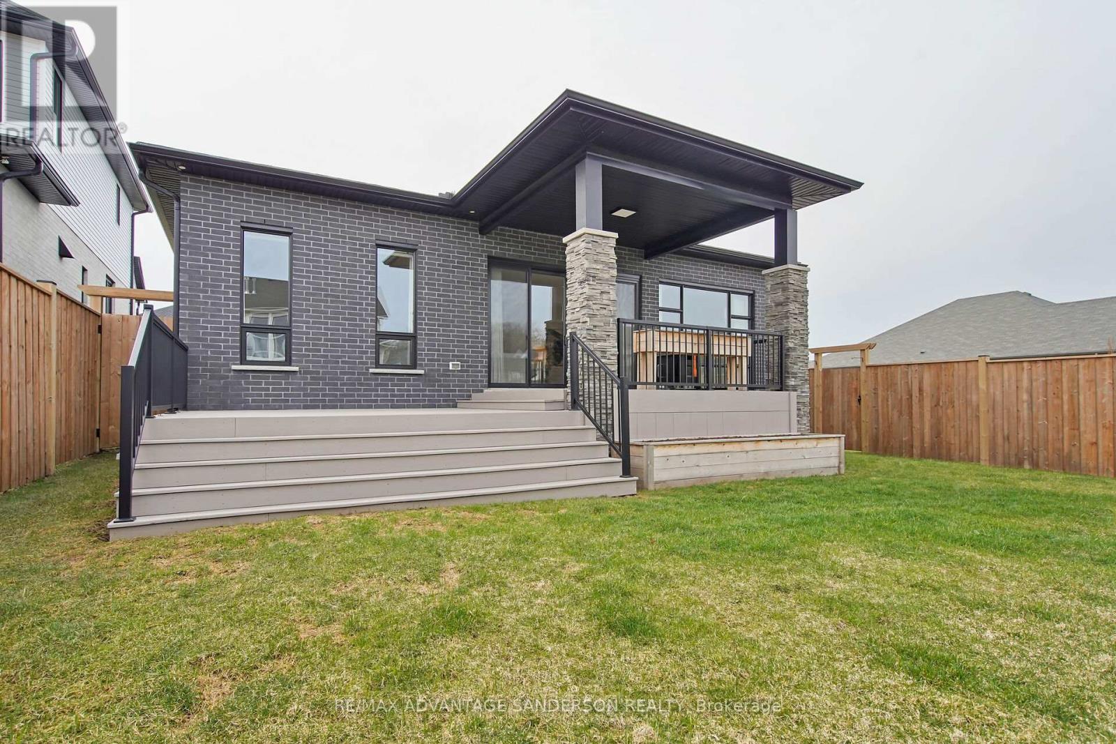 Photo 9 of 45 for 992 Trailsway Avenue
