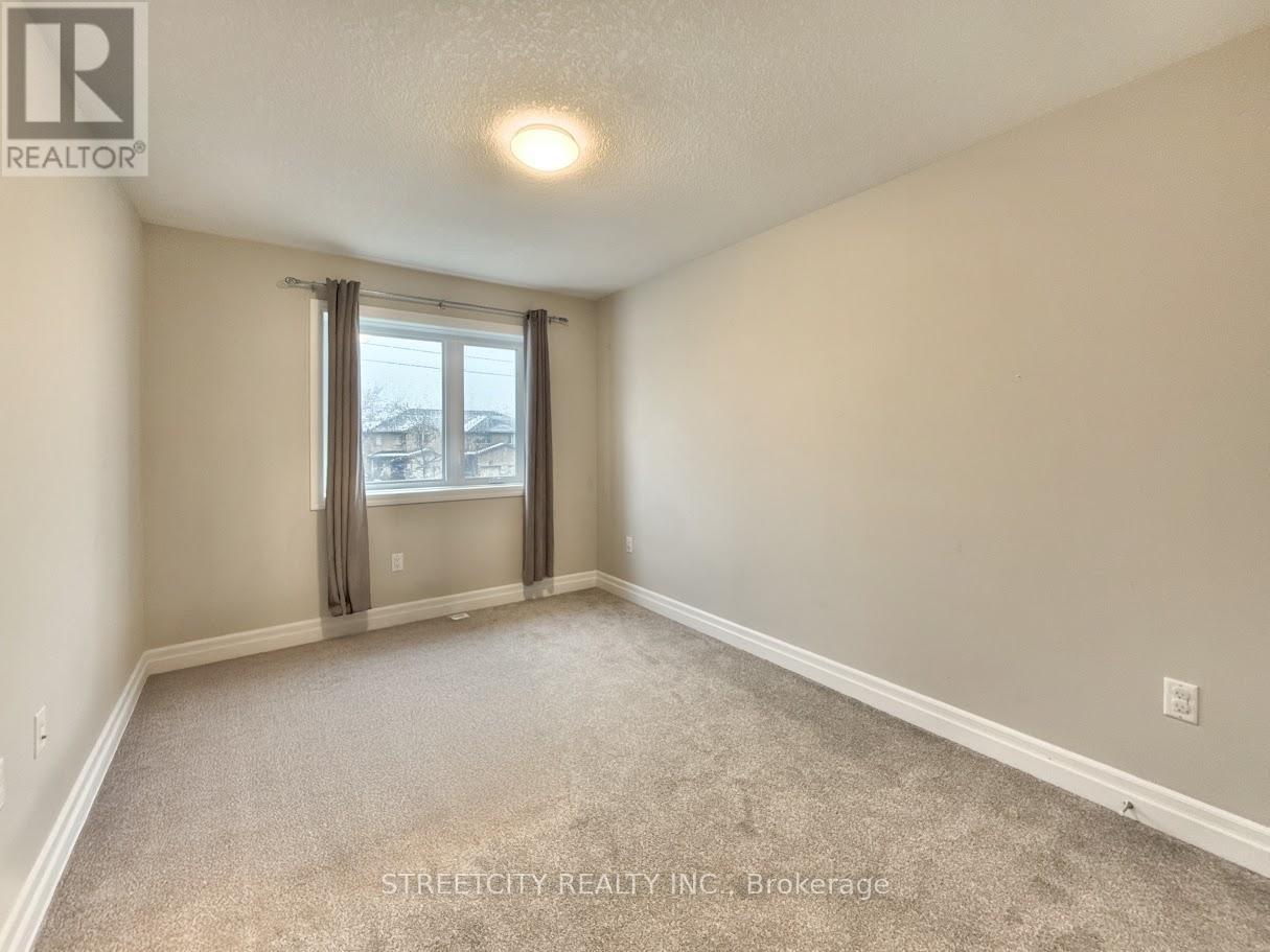 Photo 15 of 28 for 835 - 811 Sarnia Road