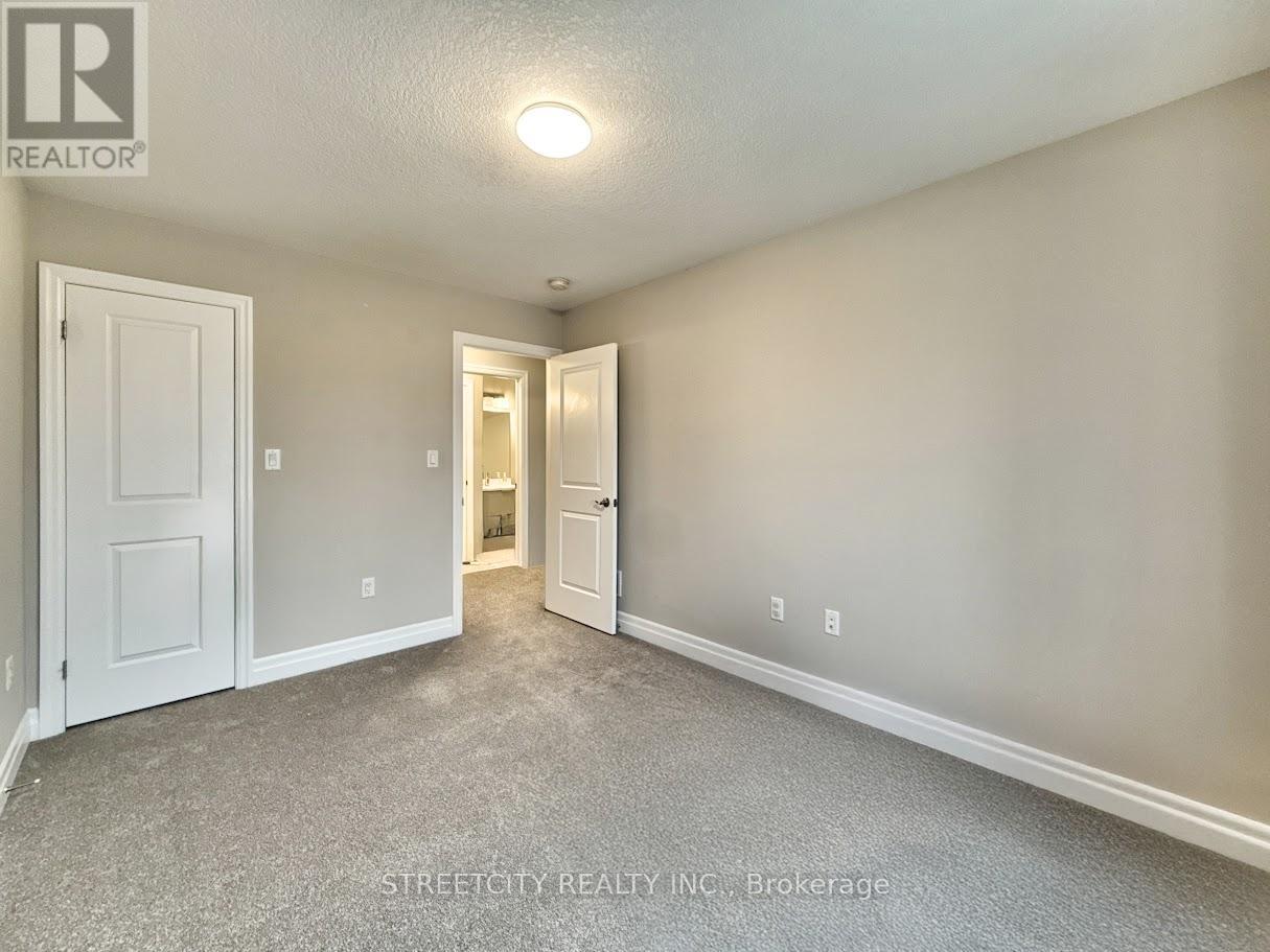 Photo 16 of 28 for 835 - 811 Sarnia Road