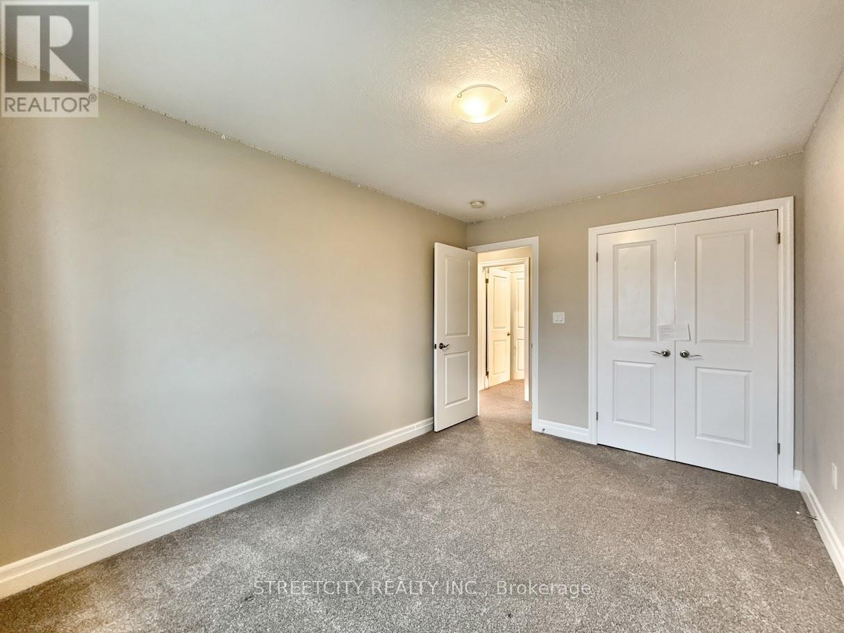 Photo 19 of 28 for 835 - 811 Sarnia Road