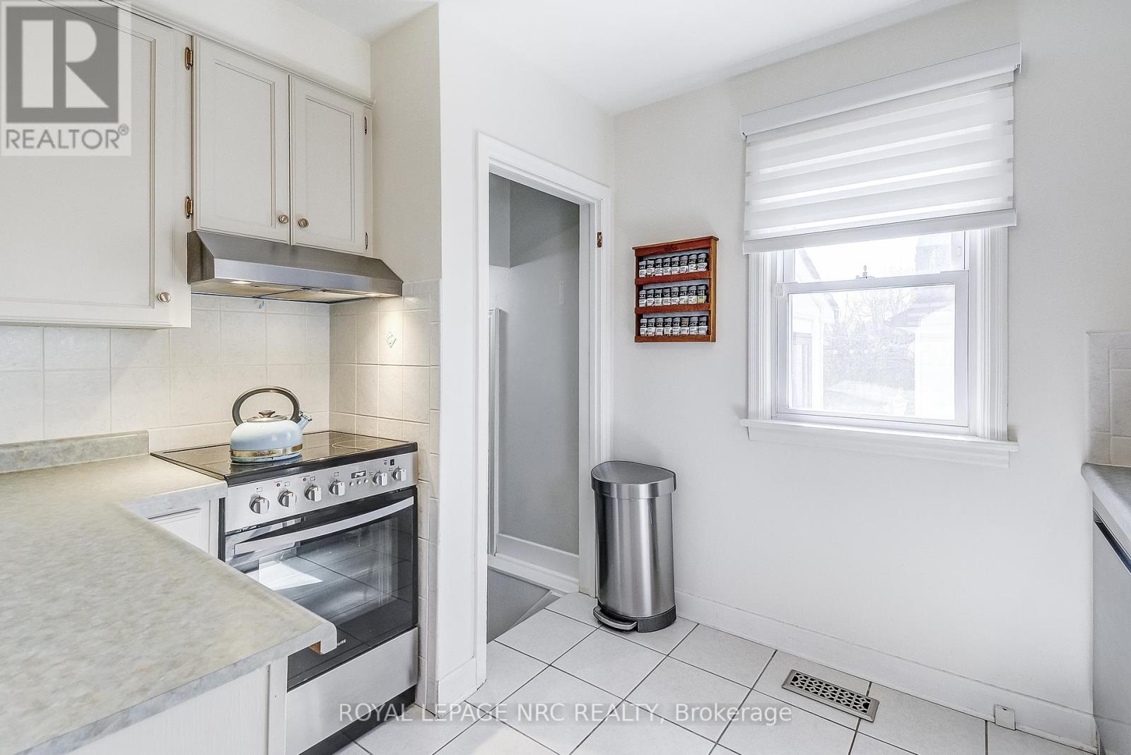 44 Windsor Road, St. Catharines, Ontario  L2N 3A3 - Photo 19 - X12067508