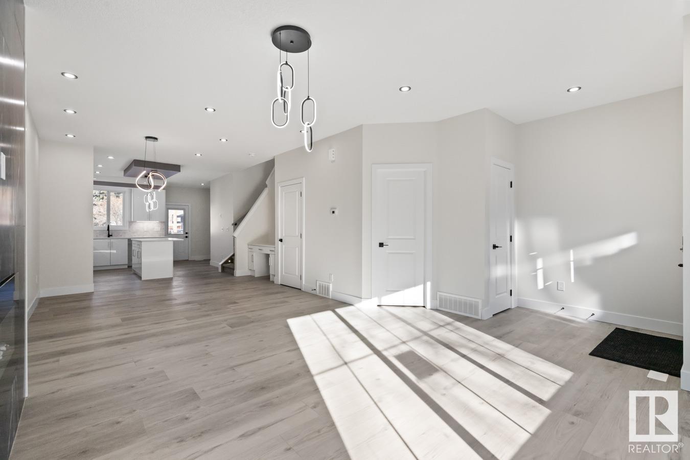 Property at 9332 89 ST NW image 5