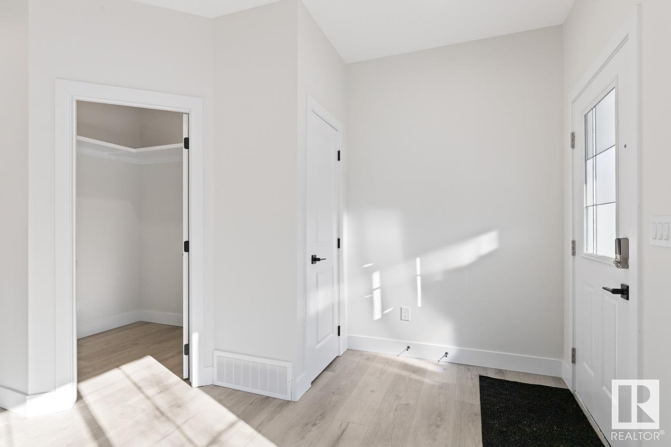 Property at 9332 89 ST NW image 3