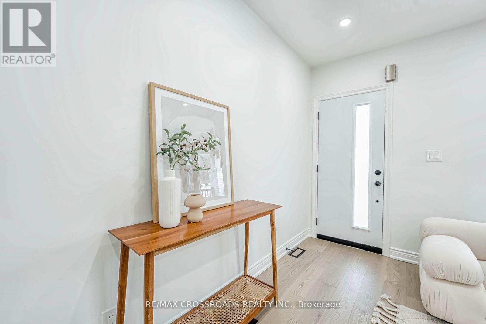 Property at 548 GLEBEHOLME BOULEVARD image 3