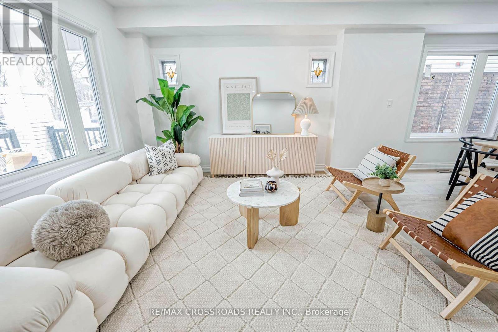 Property at 548 GLEBEHOLME BOULEVARD image 5